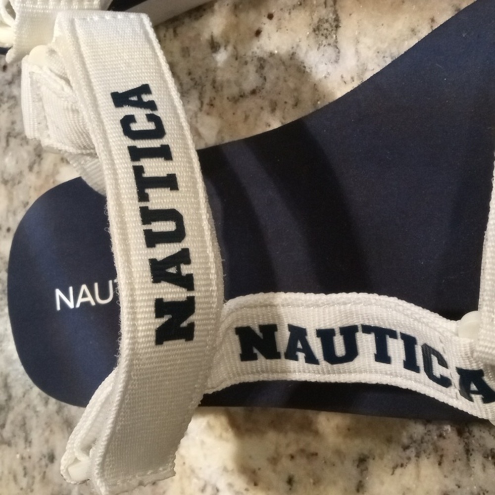 Nautica - Picture 4 of 4
